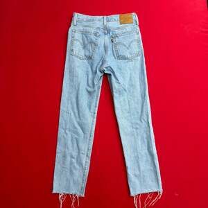 Levis Wedgie Fit Straight Women's Jeans Medium Wash size 25 Measurements Y2K VTG